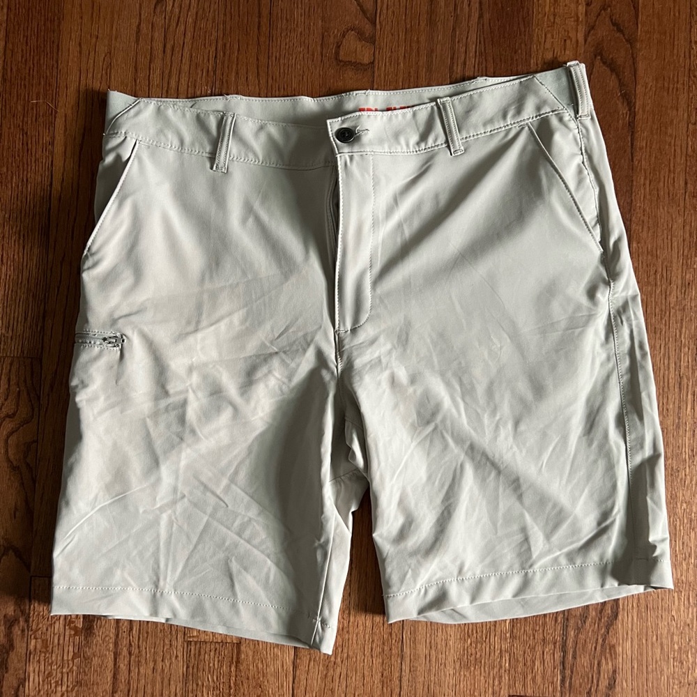 Cream Lee men’s shorts